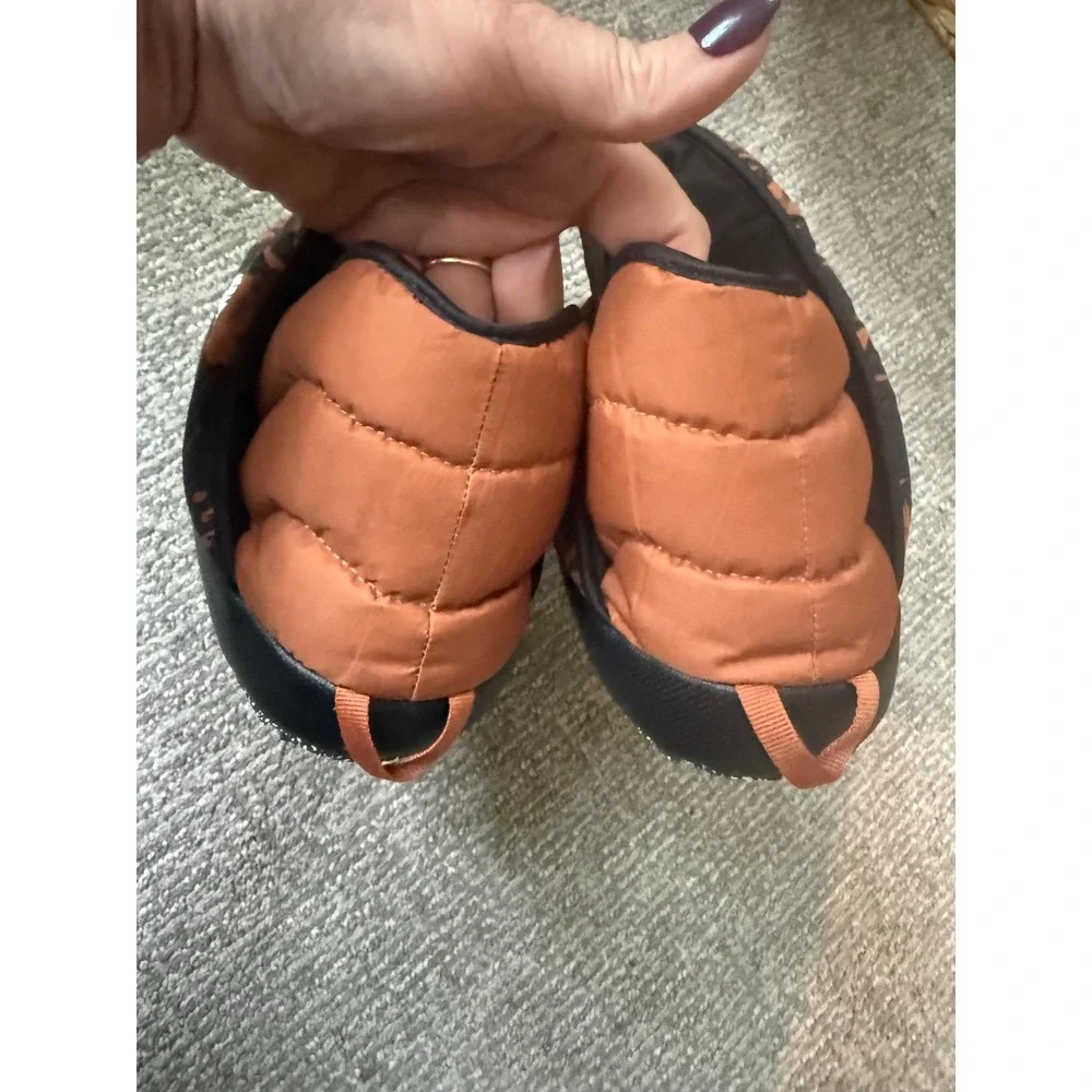 The North Face ThermoBall Traction V Mules Orange Black Print Mens 12 NF0A3MKH